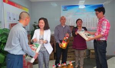 一年一度“五一”至，节日慰问暖人心