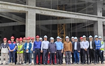 喜讯：重庆一定发中心幕墙工程首根龙骨顺利上墙，开工大吉！